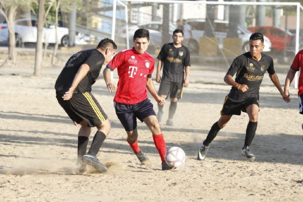 Feria de goles entre Naviera y Almacén Marina en el Intramuros de El Cid de futbol