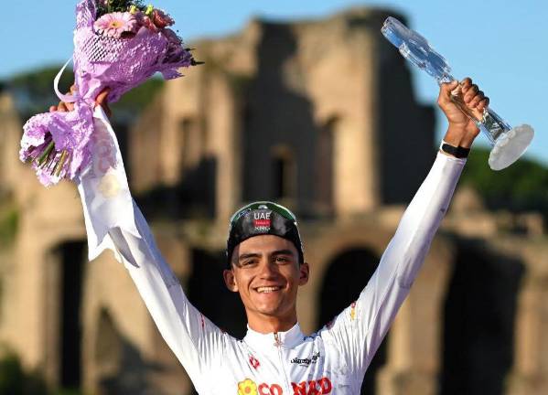 Isaac del Toro logró apoderarse de la atención de propios y extraños con su alto nivel competitivo en el Giro de Italia 2025.