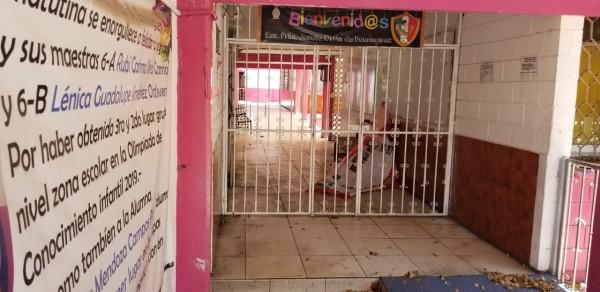 La petición está siendo promovida por maestros y padres de familia que están en contra del regreso a las aulas