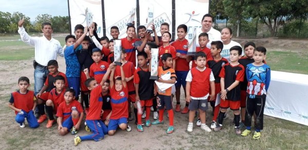 Los diferentes equipos fueron premiados.
