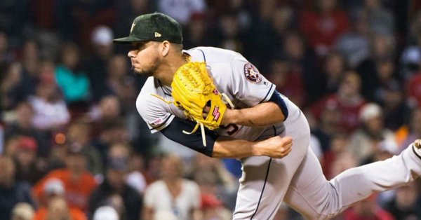 Roberto Osuna desperdicia salvamento y sufre descalabro
