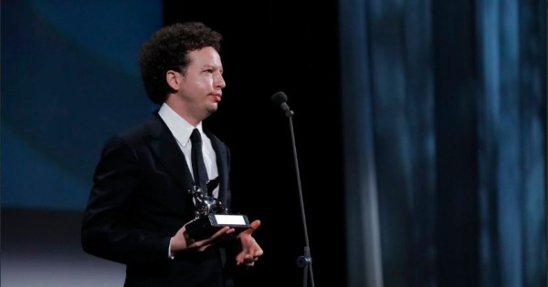 Michel Franco ganó hace unos días León de Plata en el Festival Internacional de Cine de Venecia. Foto: Tomada de Twitter.