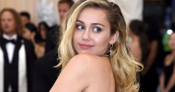 Miley Cyrus se somete a cirugía de cuerdas vocales; no podrá hablar durante algunas semanas