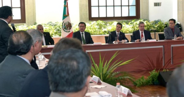 Enrique Peña Nieto se reunió ayer con más de una treintena representantes de las distintas iglesias.