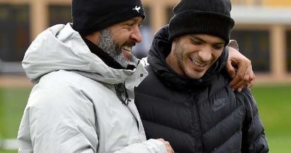 Nuno habla sobre la posibilidad de que Jimenez vuelva a jugar esta temporada. Foto: Twitter vía @WolvesEspanol