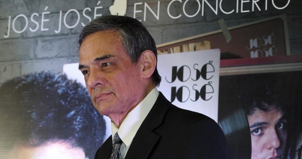 De puro corazón siempre con mis Chivas de Guadalajara: José José