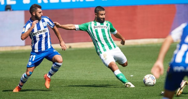 Betis gana por la mínima al Alavés. @RealBetis
