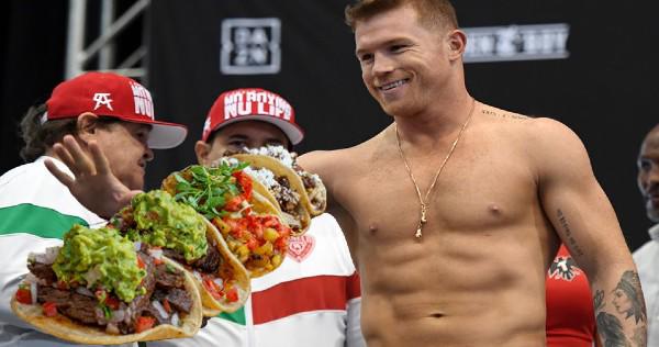$!Canelo Álvarez ‘dispara’ los tacos en Jalisco: ¡paga la cuenta de todos los clientes!