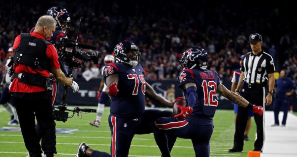 Kenny Stills, receptor de los Texans, es liberado luego de ser arrestado en una protesta, en Louisville