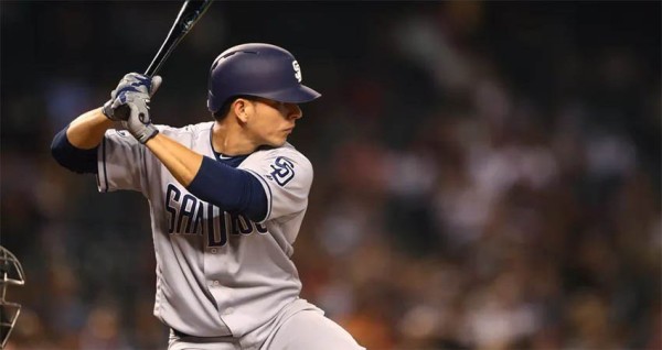 Se la vuela Luis Urías, pero pierde Padres de San Diego