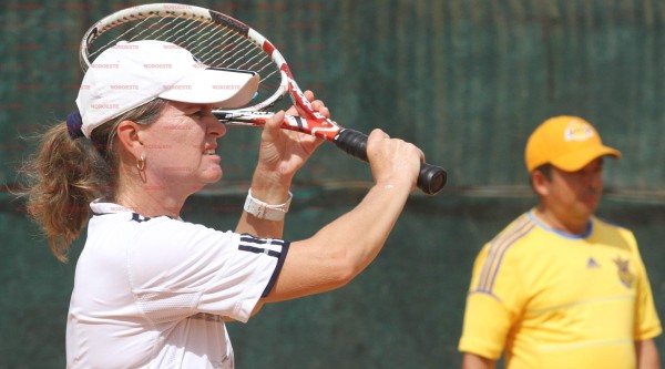 Saltan a la cancha ocho parejas en busca de la ‘ensaladera’ del Racquet Club Las Gaviotas