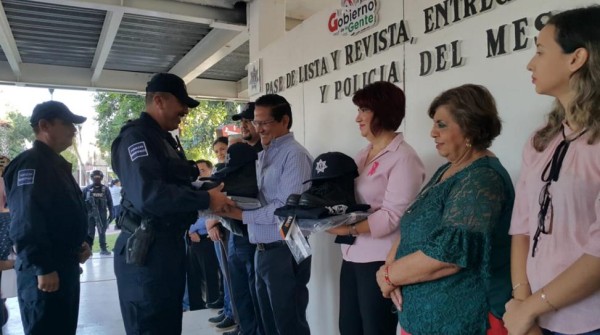 Reconocen a dos agentes de Tránsito por su labor policial en Salvador Alvarado