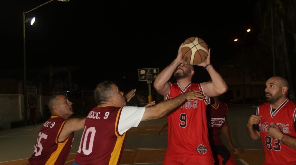 Buenos duelos hay en el Baloncesto Empresarial.
