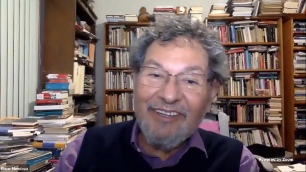 Élmer Mendoza.