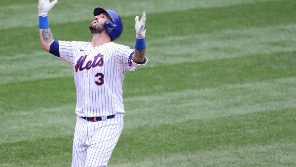 Mets dividen serie detrás de 2 jonrones de Tomás Nido