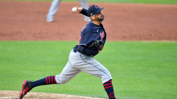 Óliver Pérez pacta por un año con Indios de Cleveland