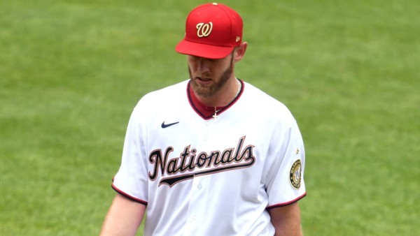 Stephen Strasburg queda fuera el resto de la campaña.