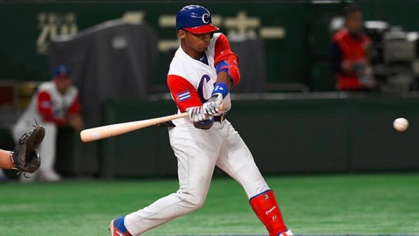 Yoelkis Céspedes deserta equipo cubano