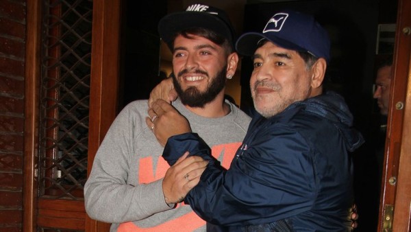 El hijo del astro argentino la esta pasando mal a miles de kilómetros de su padre.