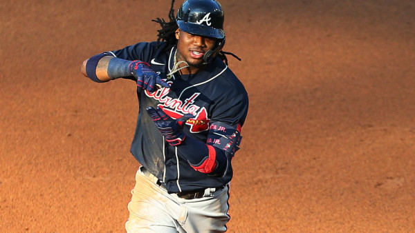 Ronald Acuña no jugará el fin de semana por dolores en la muñeca izquierda