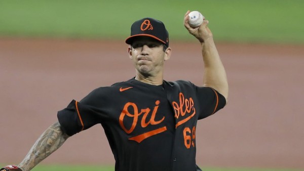 Bravos de Atlanta adquieren al zurdo Tommy Milone