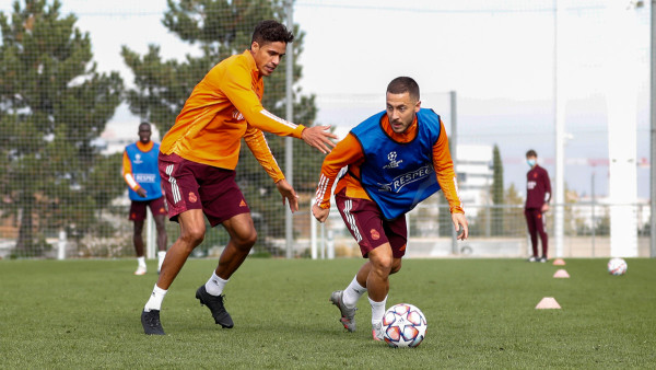 Eden Hazard podría ir de inicio ante el Inter de Milán.