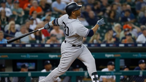 Oficial: Edwin Encarnación firma por un año con Medias Blancas