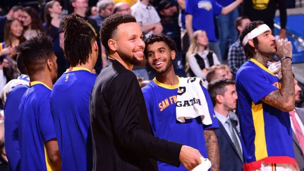 Stephen Curry se reintegra a los Warriors
