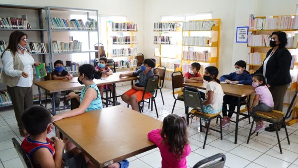 Pequeños disfrutan de Jueves Literario.
