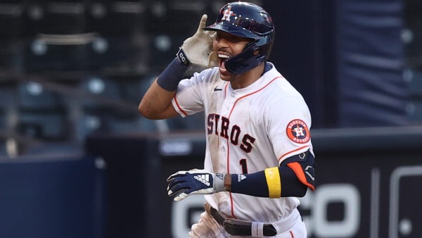 Carlos Correa tendrá una temporada más con los Astros antes de convertirse en agente libre.