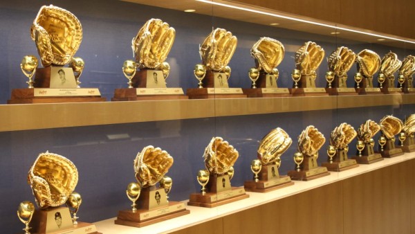 Los finalistas al premio Guante de Oro de Grandes Ligas son dados a conocer