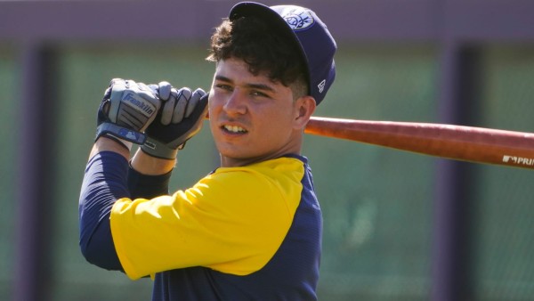 El pelotero mexicano Luis Urías tratará de demostrar su calidad en el terreno de juego con los Cerveceros de Milwaukee.