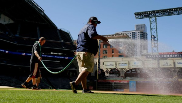 Los Astros de Houston entrenarían en el Minute Maid Park