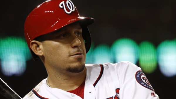 Asdrúbal Cabrera se queda en Washington.