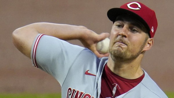Mets de Nueva York le ofrecen pacto corto a Trevor Bauer