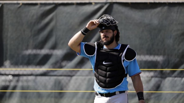 Alfaro sigue apartado de Marlins por molestias