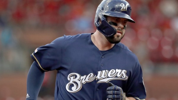 Mike Moustakas firma por cuatro años con Rojos de Cincinnati