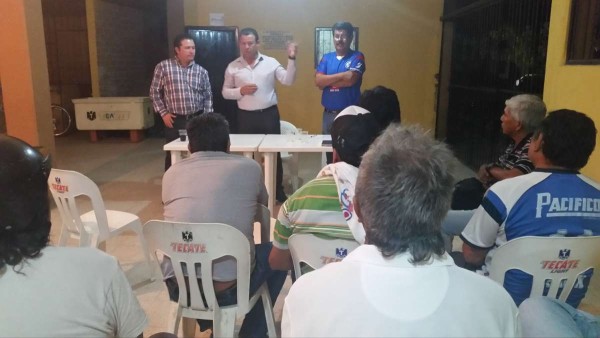 Carlos Lara, Hugo Enrique Moreno y Édgar Polanco se reúnen con las cabezas del futbol local.
