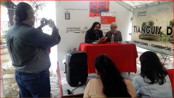 César Ibarra graba el desarrollo del programa, que celebra con la narrativa de don Miguel Sánchez, leída por su hijo, el monero Bobadilla.