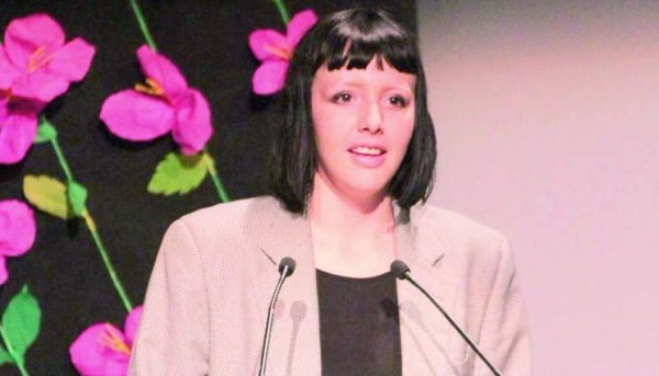 Betzabé García gana con La chica de dos cabezas en el FICM