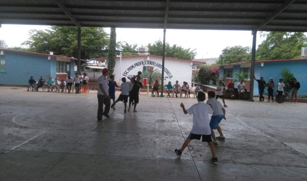 Levantan Juan Carrasco y López Mateos de Villa Unión el cetro del Torneo de Balonmano Interprimarias