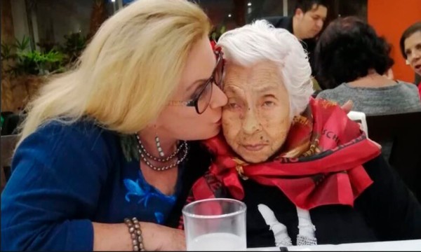 Recibe amenazas Laura Zapata tras denunciar abusos contra su abuela