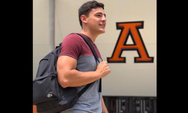 Basquetbolista Nico Garcia Williams mantiene su paso universitario