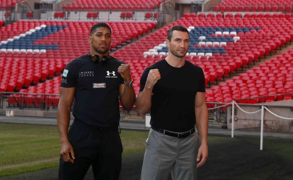 Wladimir Klitschko (der.) y Anthony Joshua se enfrentarán en abril.