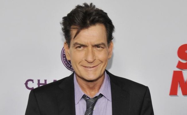 Registran avión privado de Charlie Sheen