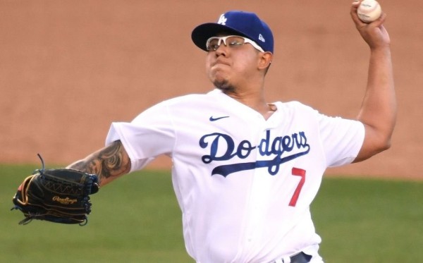 Julio Urías sale sin decisión.