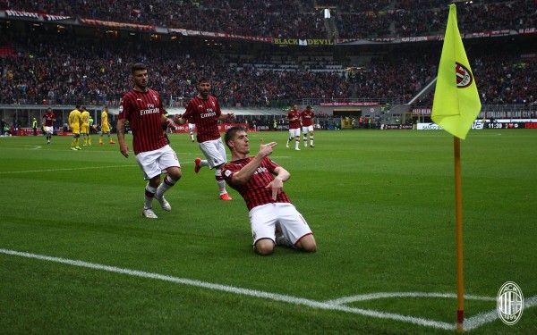 AC Milan gana y sigue en pelea por entrar a Champions League
