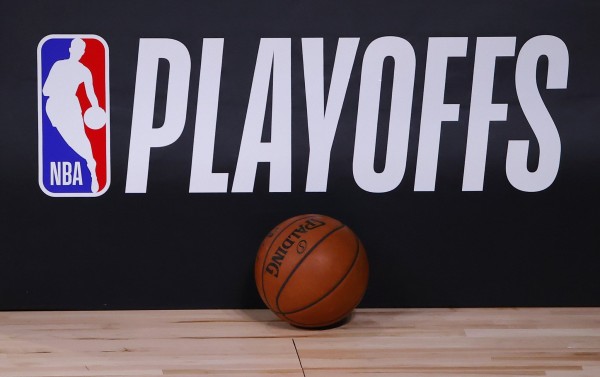 Jugadores de NBA aceptan continuar la temporada en Disney