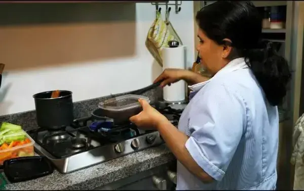 Se propone que cada Gobierno Municipal subsidie las deudas de mujeres que sean el único sustento económico de un hogar.