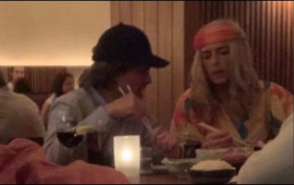 Peña y su novia se disfrazan para ir a cenar en Nueva York